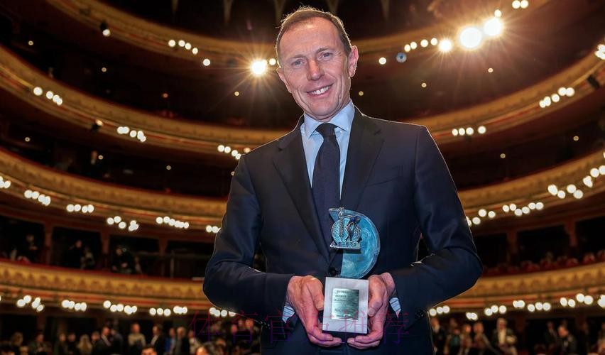 皇马获西班牙体育新闻协会2024年度最佳俱乐部 皇马获西班牙体育新闻协会2024年度最佳俱乐部